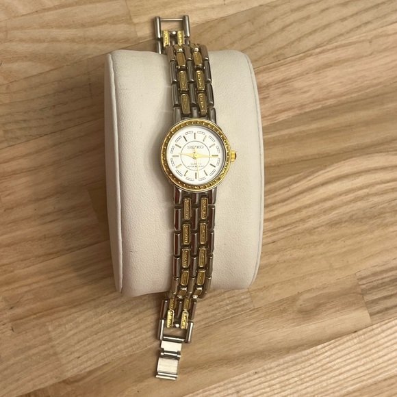 Seiko Ladies Watch Super RARE Vintage Two Tone Bracelet Beautiful White Dial - Picture 5 of 12